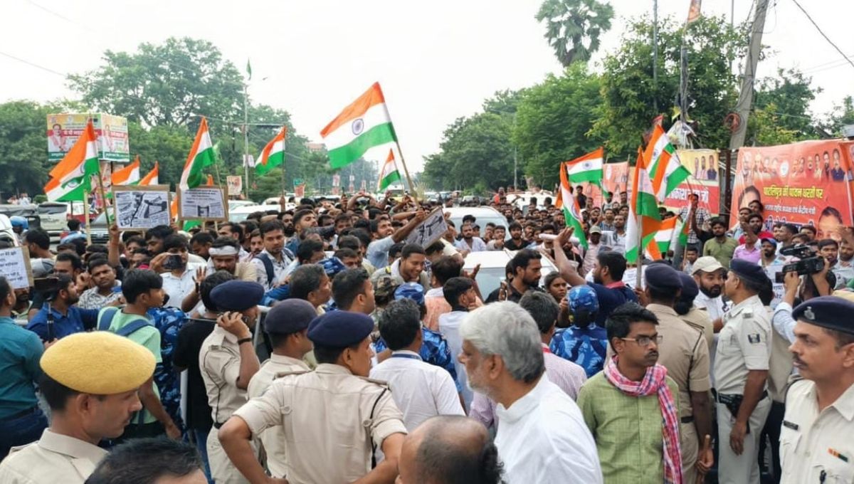 पटना में BJP ऑफिस के बाहर उग्र प्रदर्शन